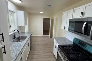 407 Midway Dr, Baytown, TX 77521 - Photo 3