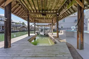 214 Sampan Dr, Tiki Island, TX 77554 - Photo 37