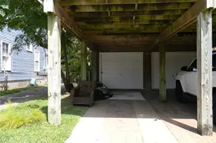 2504 Ave P 1/2, Galveston, TX 77550 - Photo 17