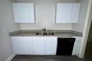 5835 Southseas St, Houston, TX 77033 - Photo 13