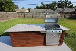 2427 Droxford Dr, Houston, TX 77008 - Photo 11