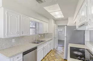 7003 Oak Bough Dr, Houston, TX 77088 - Photo 5