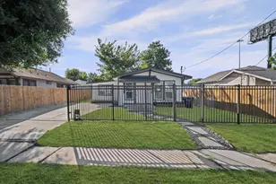 3905 Cotswold St, Houston, TX 77009 - Photo 3