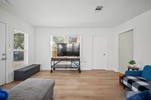 3905 Cotswold St, Houston, TX 77009 - Photo 9