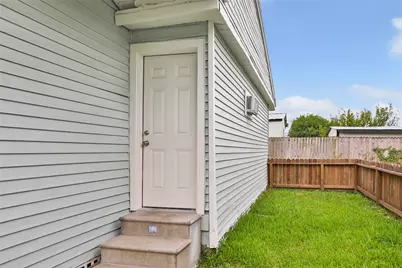 202 N 3rd Street, Highlands, TX 77562 - Photo 5