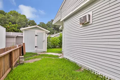 202 N 3rd Street, Highlands, TX 77562 - Photo 9