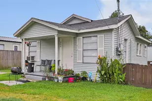202 N 3rd St, Highlands, TX 77562 - Photo 3