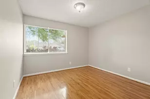 15911 Mill Point Dr, Houston, TX 77059 - Photo 9