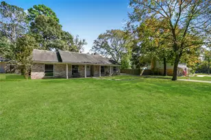 26602 Maplewood Dr, Oak Ridge North, TX 77386 - Photo 5