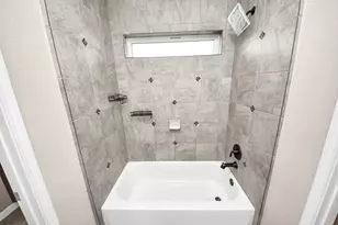 4002 Broadmoor Dr, Mont Belvieu, TX 77523 - Photo 37