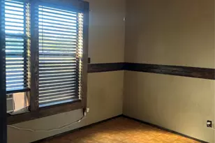 211 Martin St, Yoakum, TX 77995 - Photo 15