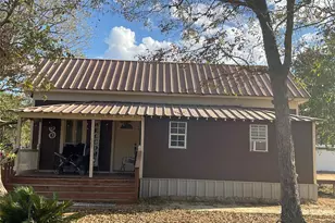 211 Martin St, Yoakum, TX 77995 - Photo 1