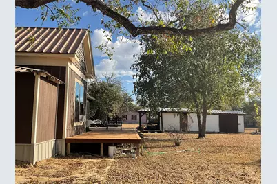 211 Martin Street, Yoakum, TX 77995 - Photo 3