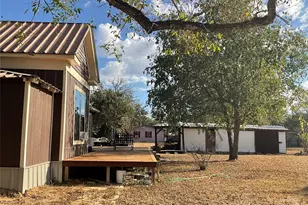 211 Martin St, Yoakum, TX 77995 - Photo 3