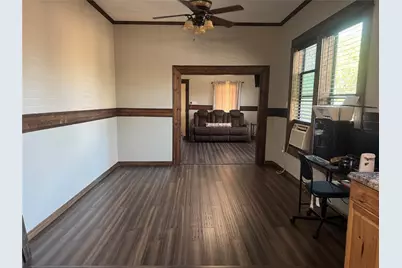 211 Martin Street, Yoakum, TX 77995 - Photo 11