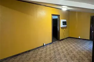 211 Martin St, Yoakum, TX 77995 - Photo 37