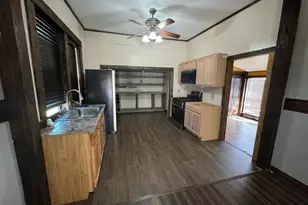 211 Martin St, Yoakum, TX 77995 - Photo 47