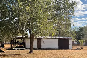 211 Martin St, Yoakum, TX 77995 - Photo 5