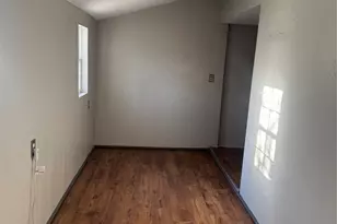 211 Martin St, Yoakum, TX 77995 - Photo 23