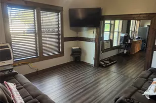 211 Martin St, Yoakum, TX 77995 - Photo 13