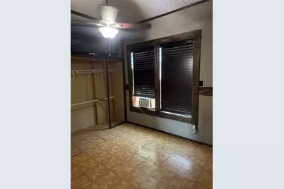 211 Martin Street, Yoakum, TX 77995 - Photo 21