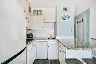 6102 Seawall Blvd, Galveston, TX 77551 - Photo 13