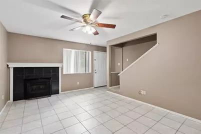 2521 Crosstimbers Street #J5, Huntsville, TX 77320 - Photo 3