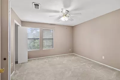 2521 Crosstimbers Street #J5, Huntsville, TX 77320 - Photo 11