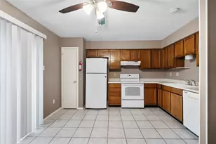 2521 Crosstimbers St, Huntsville, TX 77320 - Photo 7