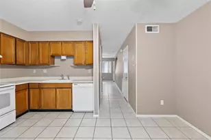 2521 Crosstimbers St, Huntsville, TX 77320 - Photo 9