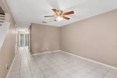 2521 Crosstimbers Street #J5, Huntsville, TX 77320 - Photo 5