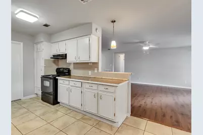 913 W Galveston Street, League City, TX 77573 - Photo 9