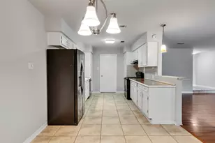 913 W Galveston St, League City, TX 77573 - Photo 7