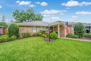 1330 Foxwood Rd, Houston, TX 77008 - Photo 1