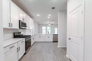 13709 Seneca Lk Dr, Texas City, TX 77568 - Photo 5