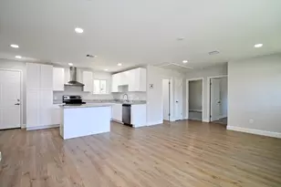 10910 Fullerton Dr, Houston, TX 77043 - Photo 3