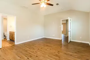 229 Mammoth Springs Ln, Dickinson, TX 77539 - Photo 9