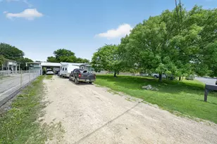 519 Loyal Valley Rd, Kerrville, TX 78028 - Photo 7