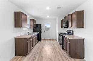 8706 Wooster Trails Dr, Baytown, TX 77521 - Photo 9