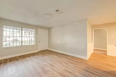 5102 Lyndhurst Drive, Houston, TX 77033 - Photo 3