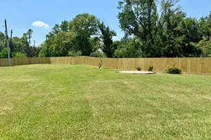 202 Almond Dr, Baytown, TX 77520 - Photo 17