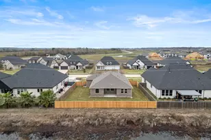 10007 Goliad Dr, Mont Belvieu, TX 77523 - Photo 19