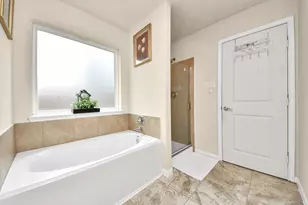 10207 Moonset Ln, Houston, TX 77016 - Photo 17