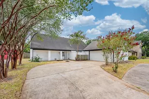 6215 Portal Dr, Houston, TX 77096 - Photo 1