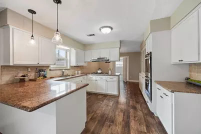 301 Mimosa Drive, Hitchcock, TX 77563 - Photo 9