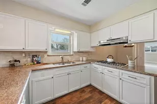 301 Mimosa Dr, Hitchcock, TX 77563 - Photo 13