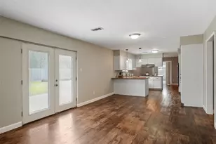 301 Mimosa Dr, Hitchcock, TX 77563 - Photo 7