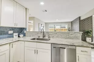 3510 Echo Grove Ln, Houston, TX 77043 - Photo 11