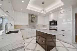 121 N Post Oak Ln, Houston, TX 77024 - Photo 11