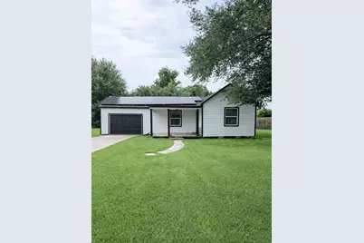 801 Trinity Street, Anahuac, TX 77514 - Photo 1
